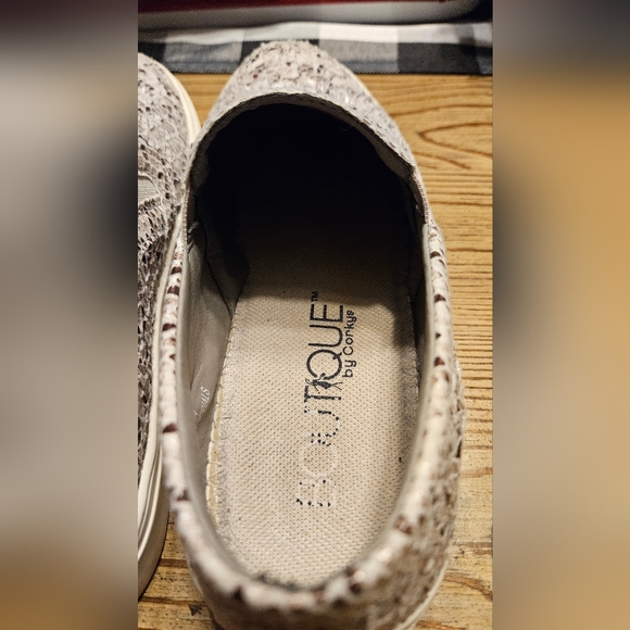 Corkys slip-on shoe/sneaker - Picture 3 of 6